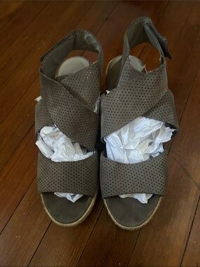 Perforated Crisscross Wedge Sandals in gray.